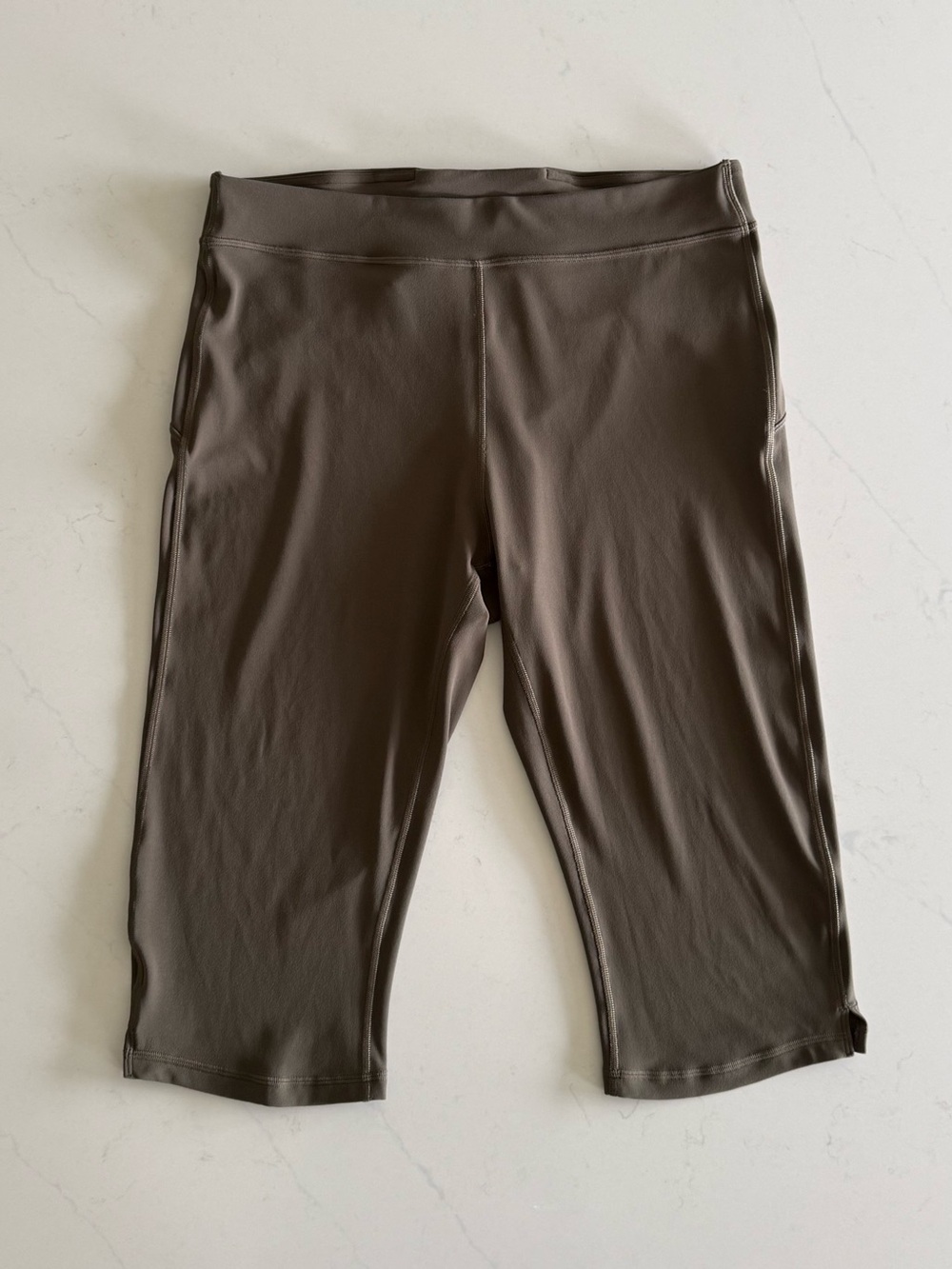 lululemon groove notched-hem crop